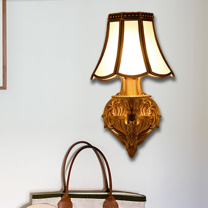 Skørter | Flare Frosted Glass Wall Lamp Traditional 1/2 Lights White Wall Mounted Lamp with Curved Gold Arm