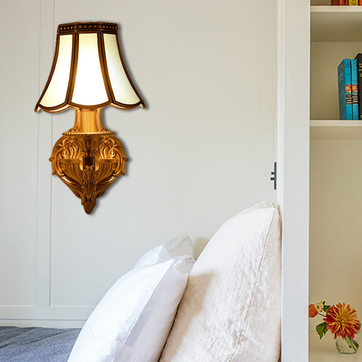 Skørter | Flare Frosted Glass Wall Lamp Traditional 1/2 Lights White Wall Mounted Lamp with Curved Gold Arm