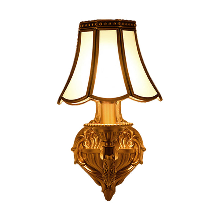 Skørter | Flare Frosted Glass Wall Lamp Traditional 1/2 Lights White Wall Mounted Lamp with Curved Gold Arm