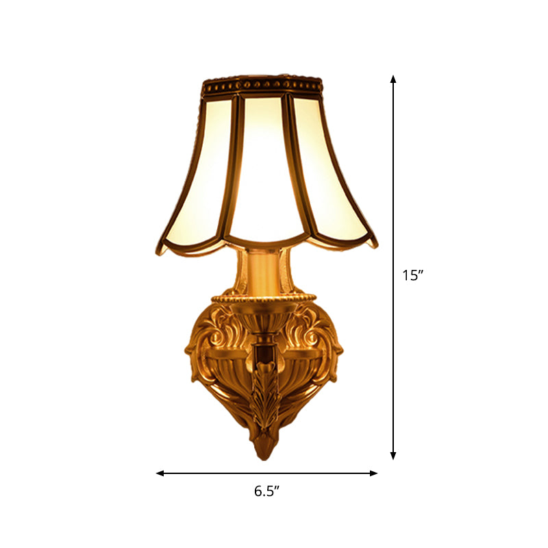 Skørter | Flare Frosted Glass Wall Lamp Traditional 1/2 Lights White Wall Mounted Lamp with Curved Gold Arm