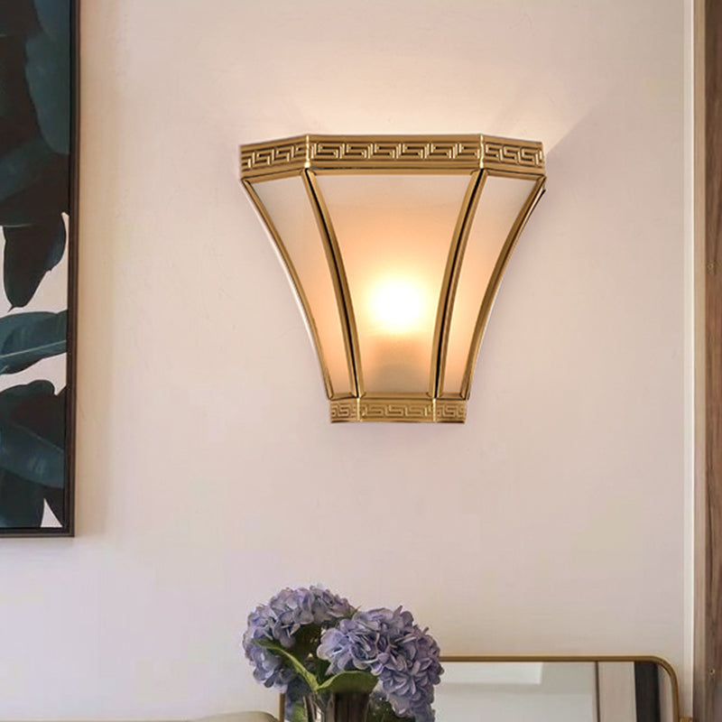Skørter | Flared Brass Wall Light Vintage 1 Bulb Gold Finish Wall Mounted Lamp with Frosted Glass Shade