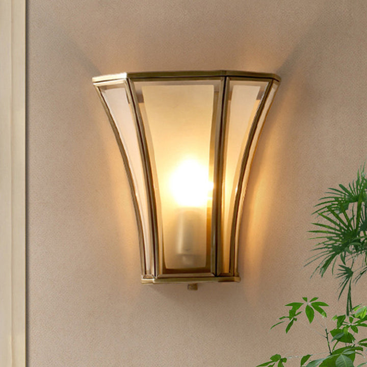 Skørter | 1 Head Flush-Mount Wall Light Retro Angled Milk Glass Wall Fixture in Gold