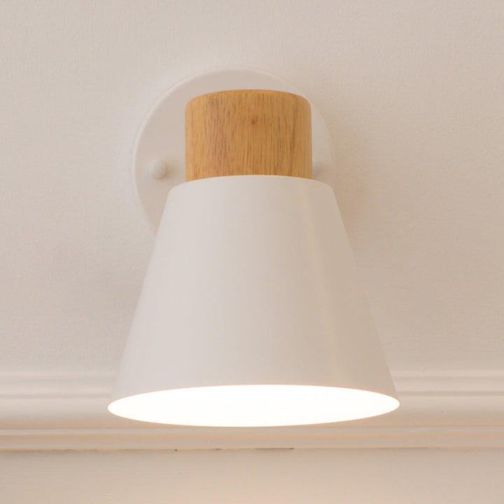 Skørter | Modernist Conical Wall Lamp Metal 1 Lamp Wall Mount Light Fixture in White with Wooden Cover