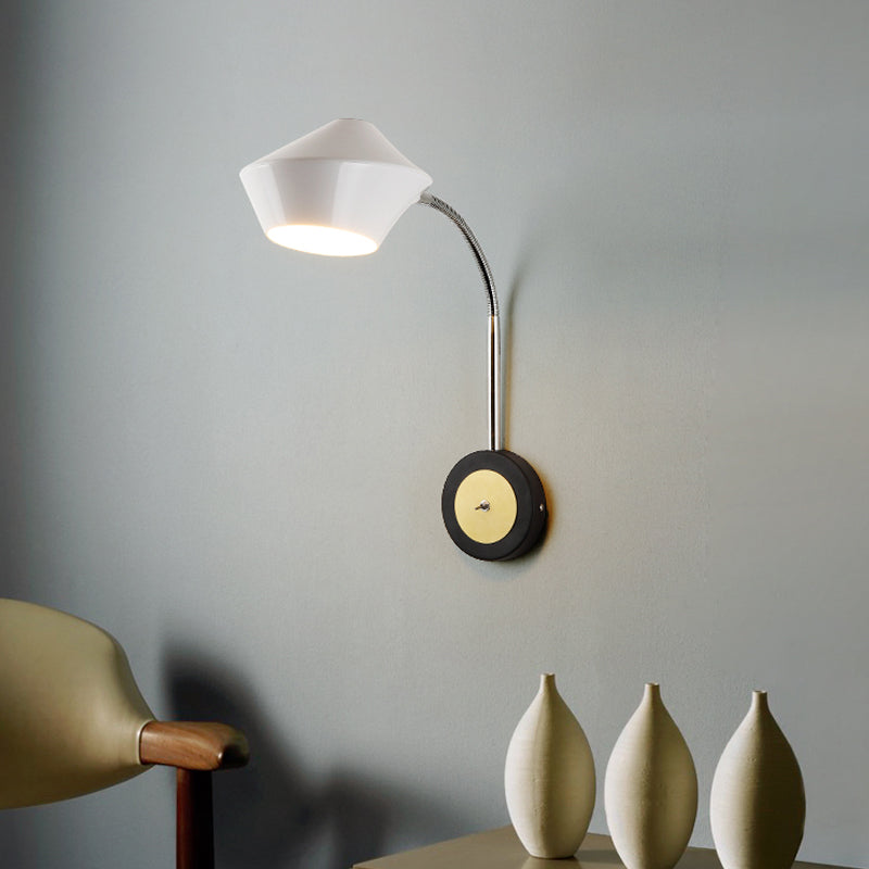 Lisslune | Urn Wall Light Contemporary Metal 1-Bulb Wall-Mounted Lighting in Black and White
