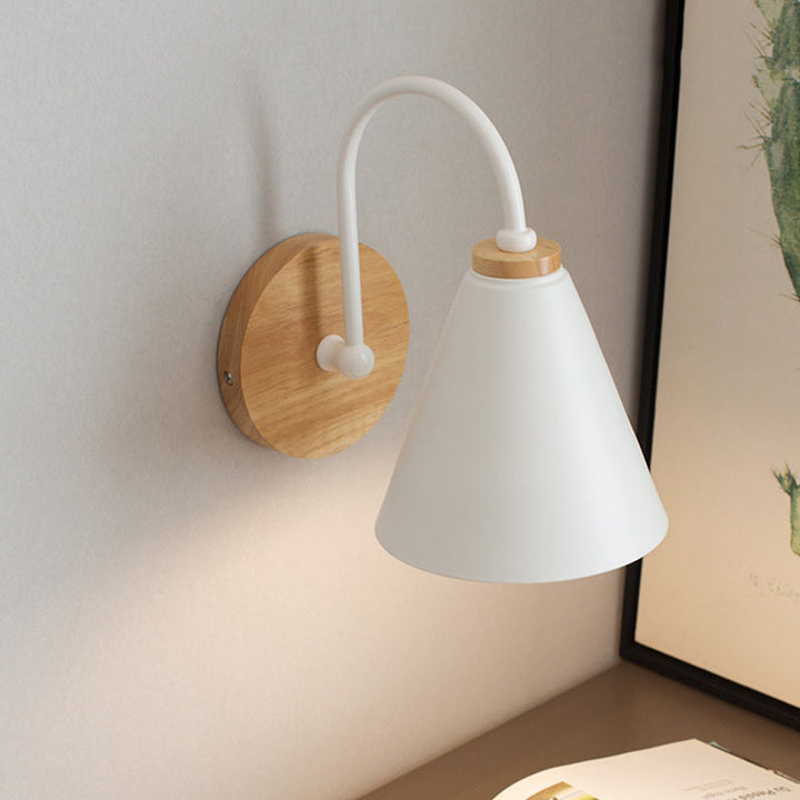 Skørter | 1 Head Cone Wall Lighting Modern Metal Wall Lamp in White with Circle Wood Back Plate