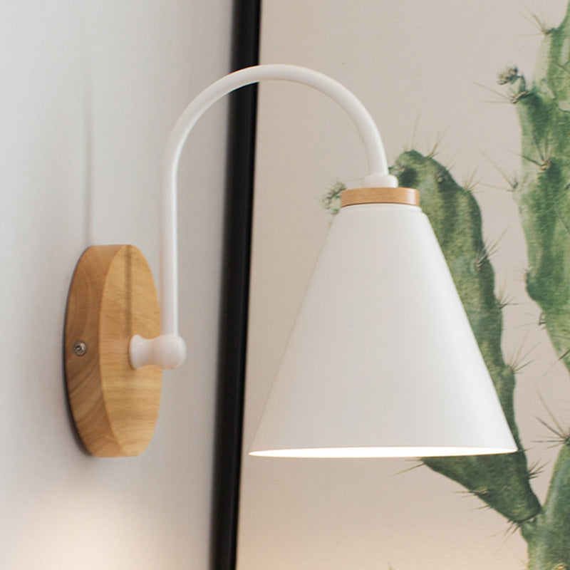 Skørter | 1 Head Cone Wall Lighting Modern Metal Wall Lamp in White with Circle Wood Back Plate