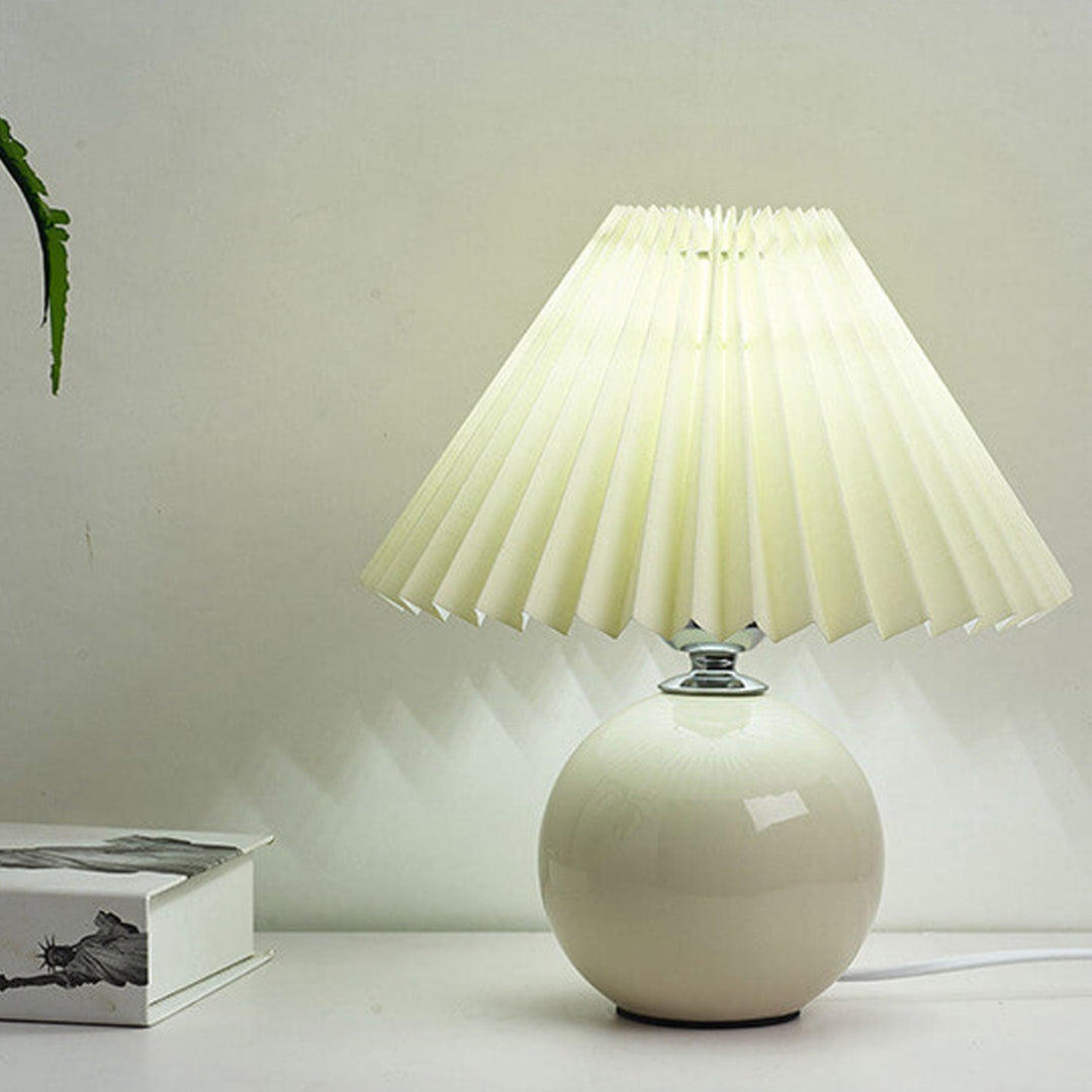 Lisslune | Nordic minimalist 1-light table lamp made of ceramic with pleats
