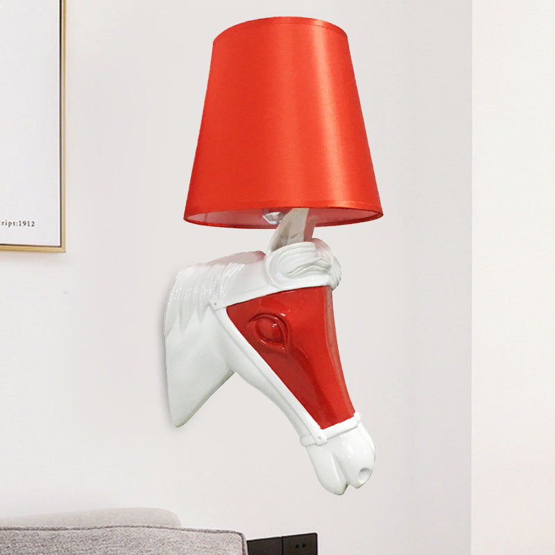 Skørter | Traditional tapered wall lamp 1 bulb fabric wall light in white/red for bedroom
