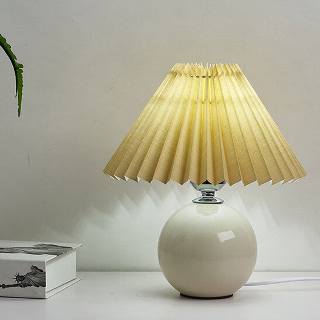 Lisslune | Nordic minimalist 1-light table lamp made of ceramic with pleats