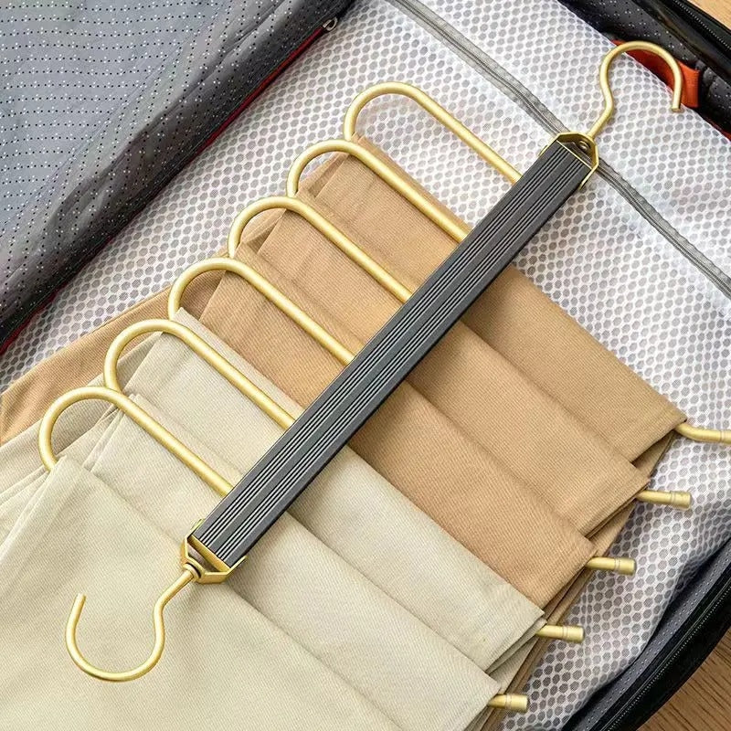 Lisslune | Space-saving trouser hangers from Gardudu made of aluminum