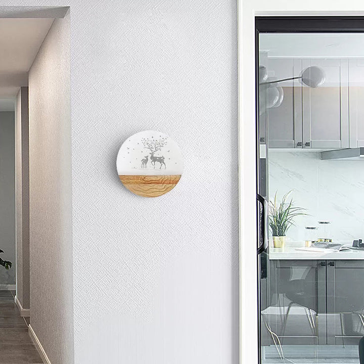 Skørter | Round LED Wall Lamp with Animal Creative Wooden Wall Light in Beige for Kindergarten