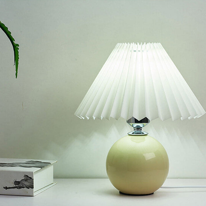 Lisslune | Nordic minimalist 1-light table lamp made of ceramic with pleats