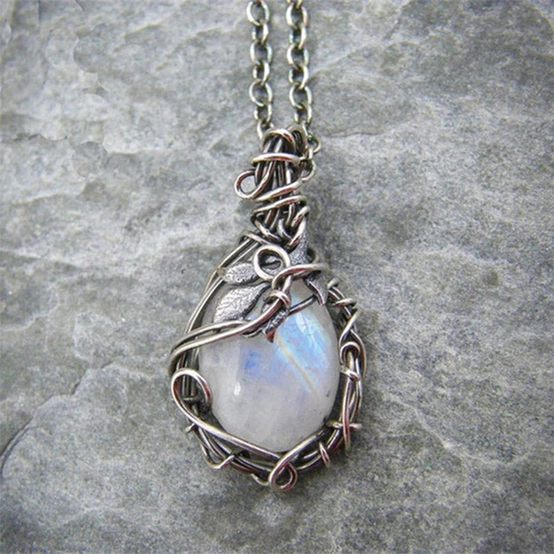 Lisslune | Retro Moonstone Necklace - Selene