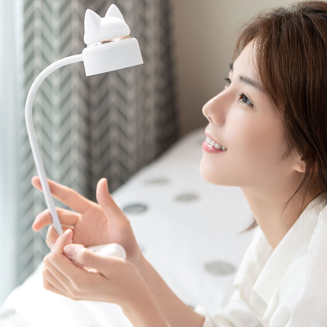Lisslune | GlowLamp - Modern LED table lamp with cat ear design