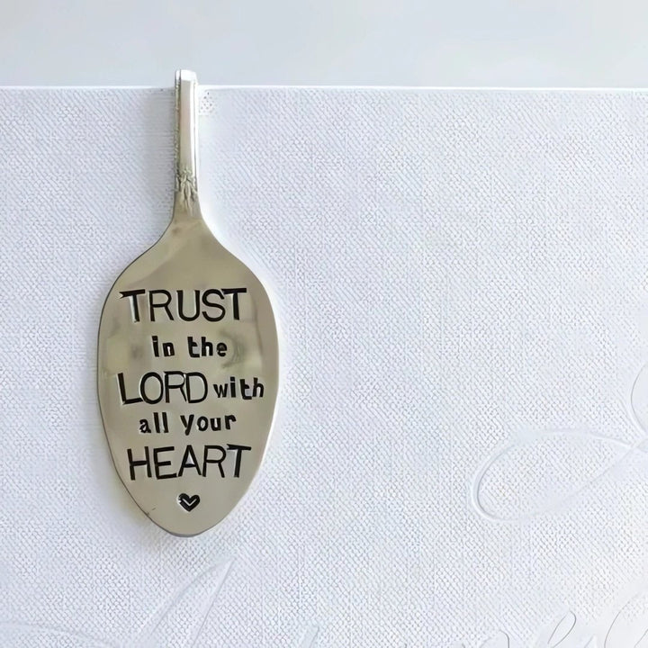 Lisslune | Funny Spoon Bookmark -the perfect gift for a bookworm