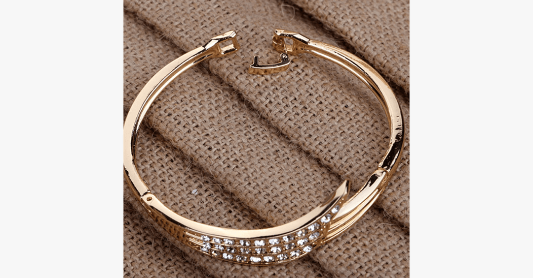 Lisslune | Angel Wing Bracelet - Perfect for special occasions