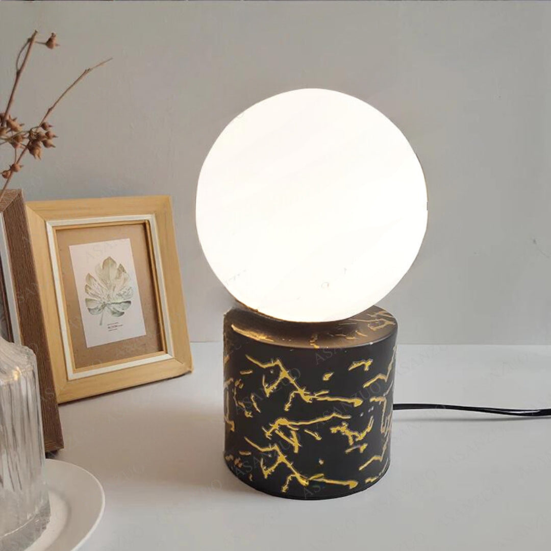 Lisslune | GuldAccenter - Elegant Globe Table Lamp