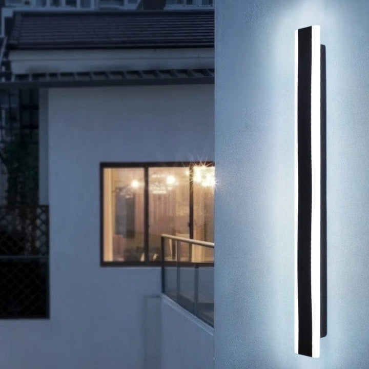 Lisslune | Smart LED Outdoor Wall Light with Light Sensor – Remote Control & Dimmable Features
