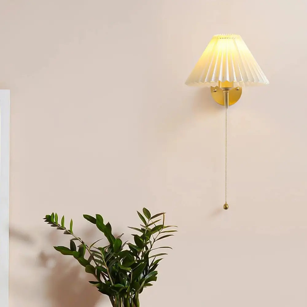 Lisslune | GoldenAura - Elegant Wall Light