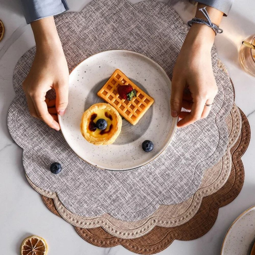 Lisslune | Scalloped Waterproof Placemat