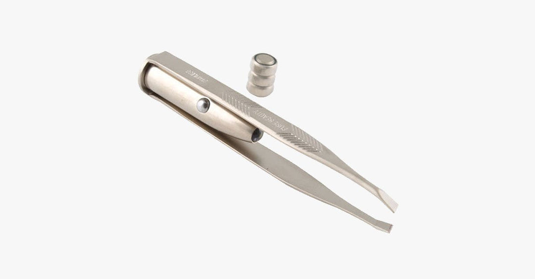 Lisslune | Tweezers for eyebrow hairs with LED light – Care made easier