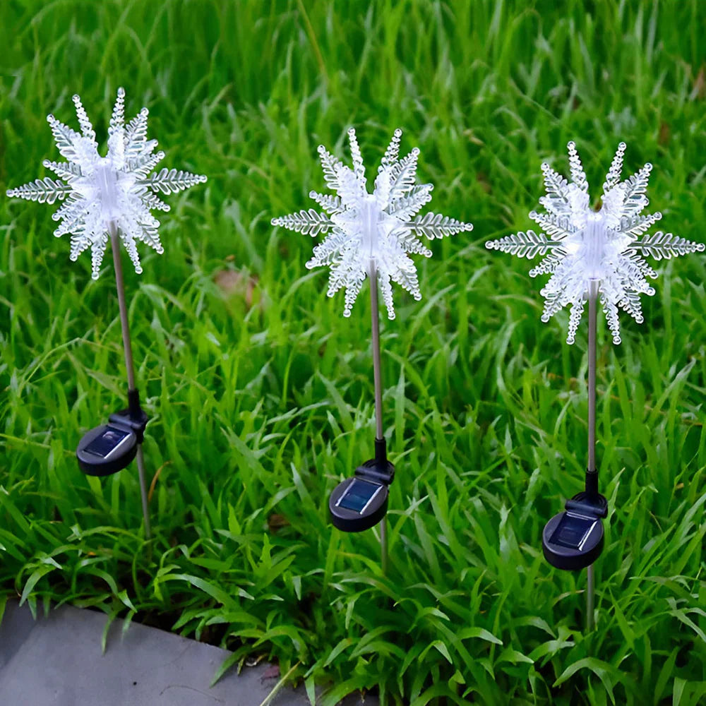 Lisslune | FrostyGlow - Waterproof LED Solar-Powered Snowflake Decoration Light for the Lawn