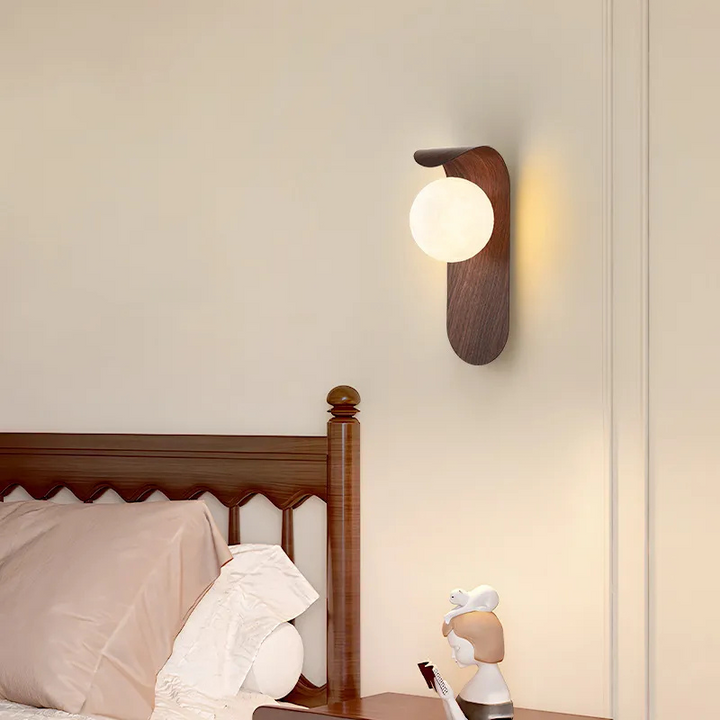 Lisslune | LuxeWood – Chic Walnut Wall Lamp for Unique Ambiances