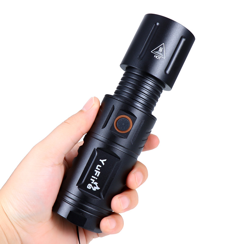 Lisslune | BlazeBeam - Compact tactical LED flashlight