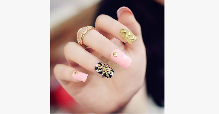 Lisslune | Acrylic Nails with Rivets