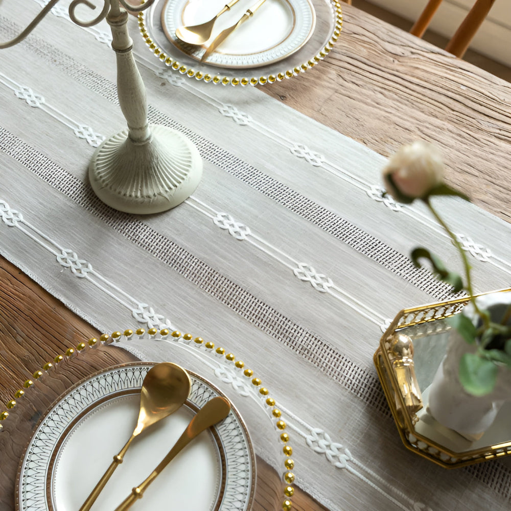 Lisslune | Tassel Whisper Table Runner