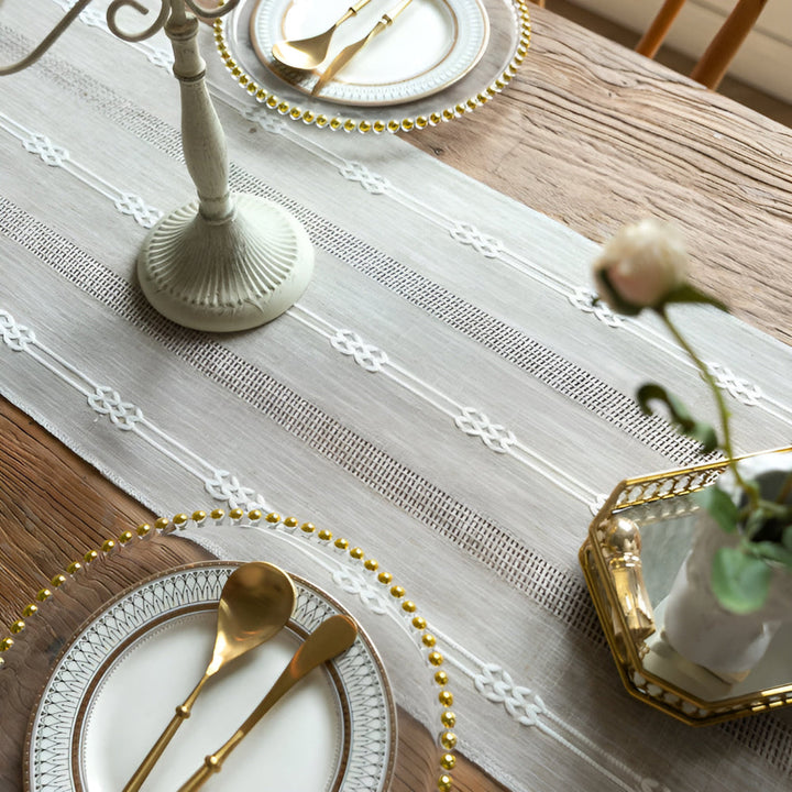 Lisslune | Tassel Whisper Table Runner