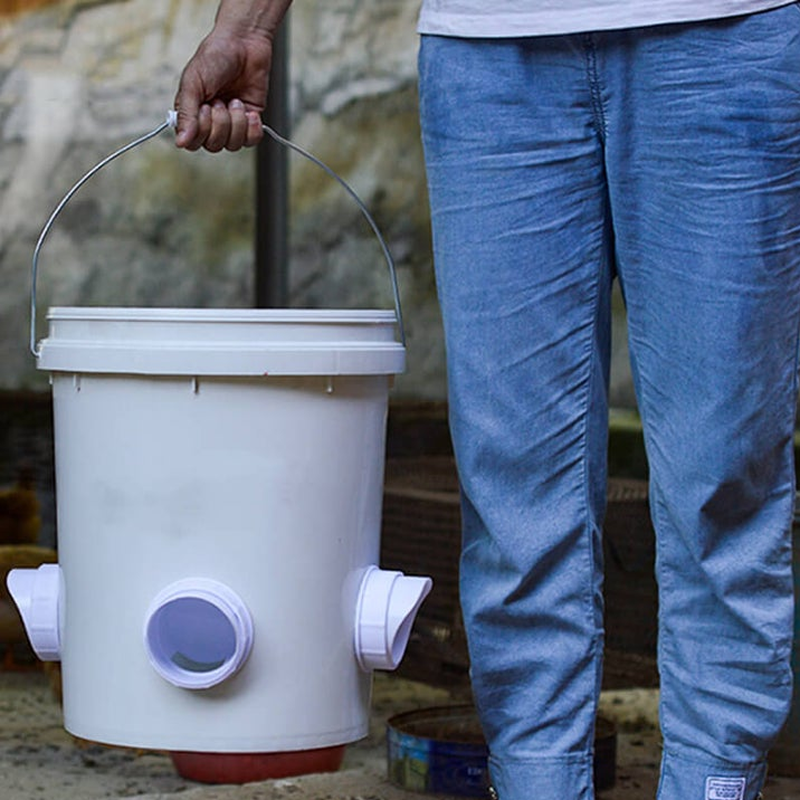 Lisslune | DIY Chicken Feeder