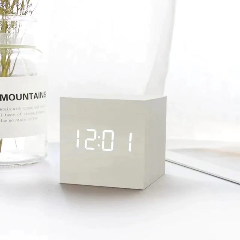 Lisslune | LED Cube Clock