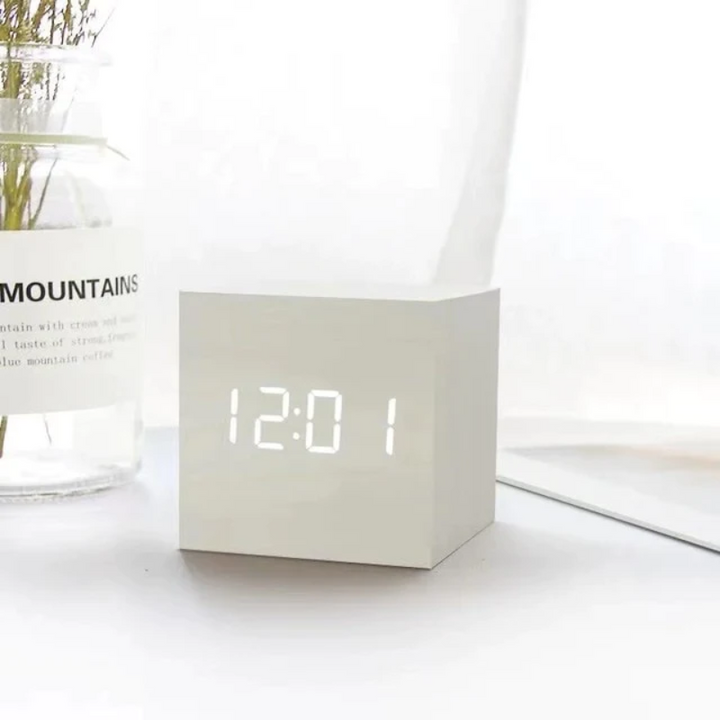 Lisslune | LED Cube Clock