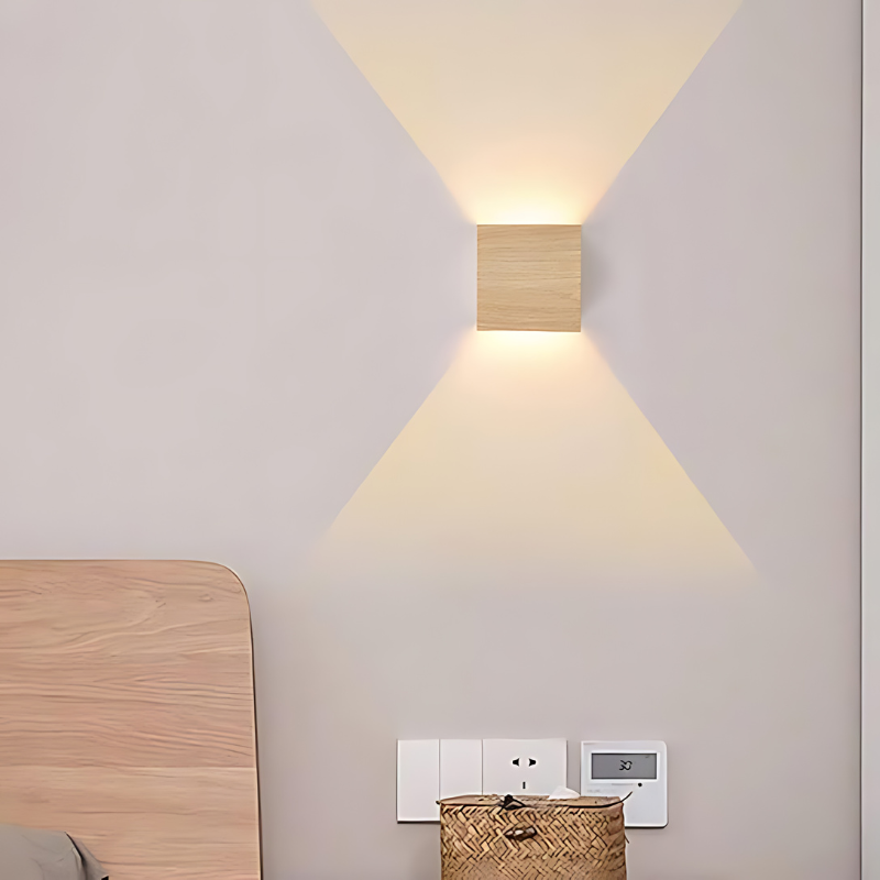 Lisslune | NordiLume | Scandinavian square wooden wall lamp