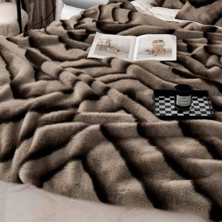 Lisslune | Ruched Synthetic Rabbit Fur Blanket