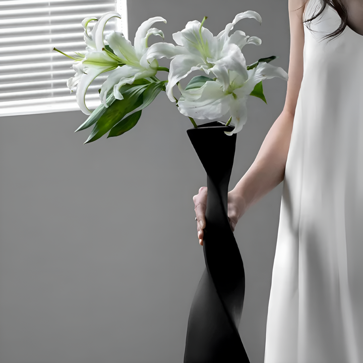 Lisslune | SpiralElegance Ceramic Vase – Modern Spiral Design