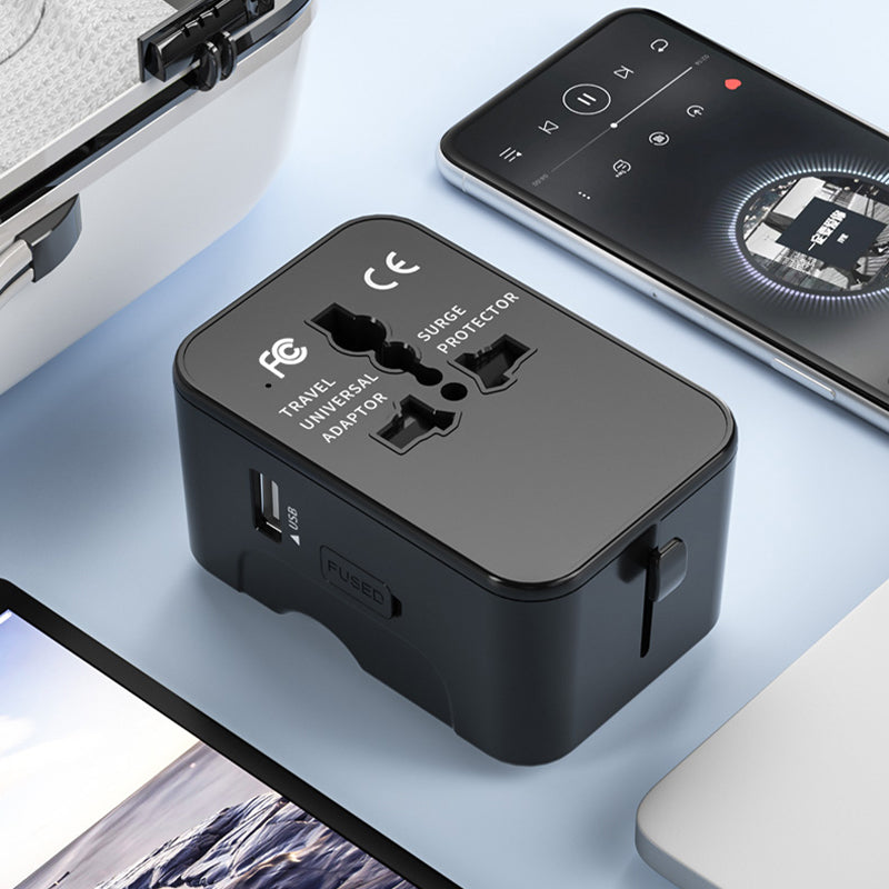 Lisslune | Universal travel adapter with dual USB ports
