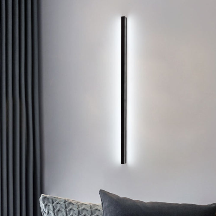 Lisslune | Linear minimalist and modern wall lamp