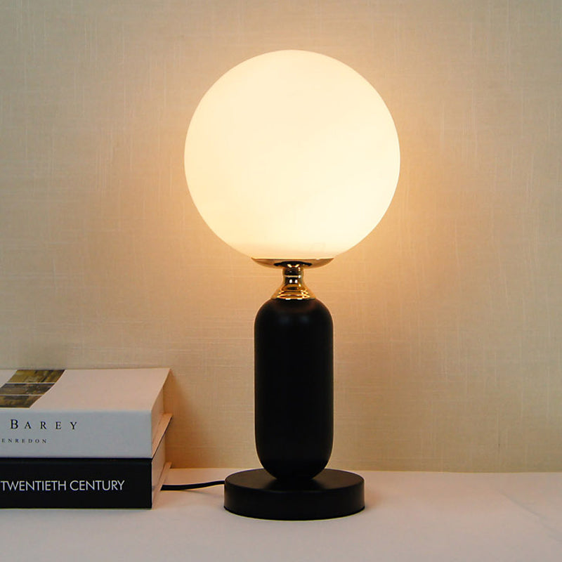 Lisslune | Vireon – Slim black reading lamp