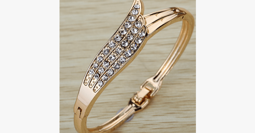 Lisslune | Angel Wing Bracelet - Perfect for special occasions