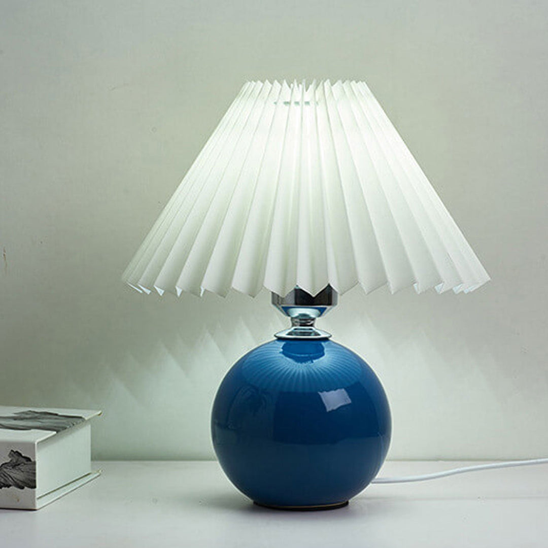 Lisslune | Nordic minimalist 1-light table lamp made of ceramic with pleats
