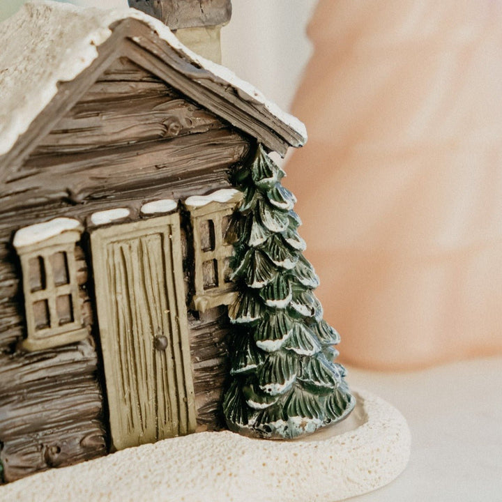 Lisslune | Log Cabin Snowy Winter Incense Cone Burner