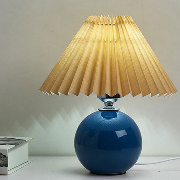 Lisslune | Nordic minimalist 1-light table lamp made of ceramic with pleats
