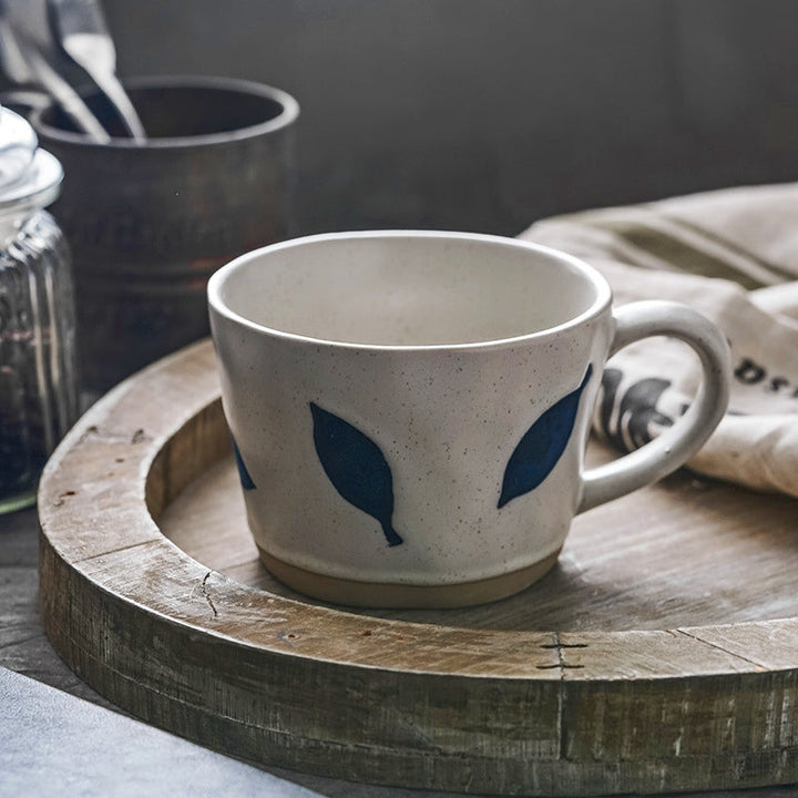 Lisslune | Mug with hand-painted leaves