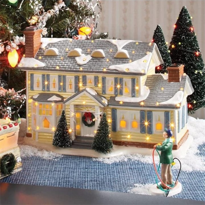 Lisslune | National Lampoon’s Christmas Vacation-Inspired Ceramic Village