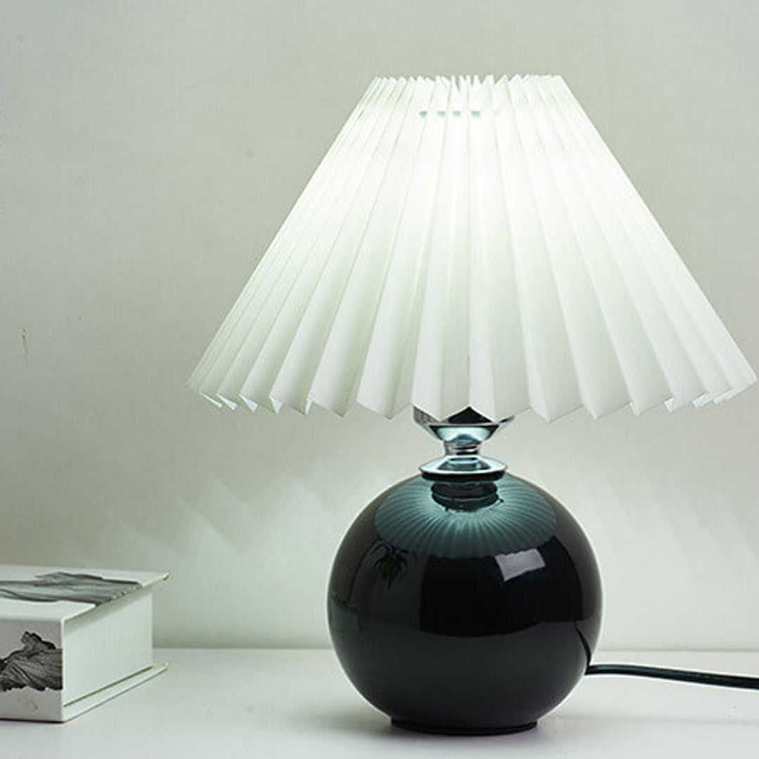 Lisslune | Nordic minimalist 1-light table lamp made of ceramic with pleats