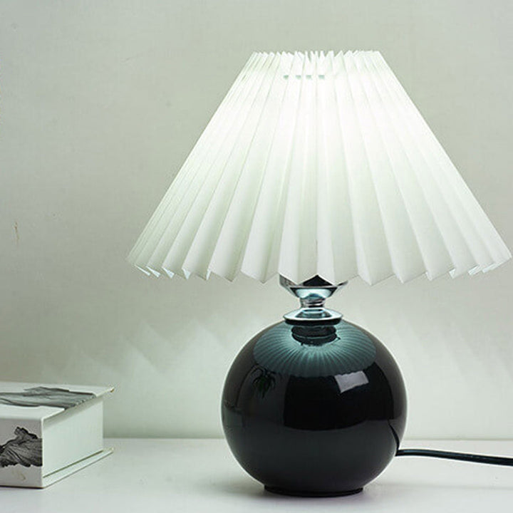 Lisslune | Nordic minimalist 1-light table lamp made of ceramic with pleats