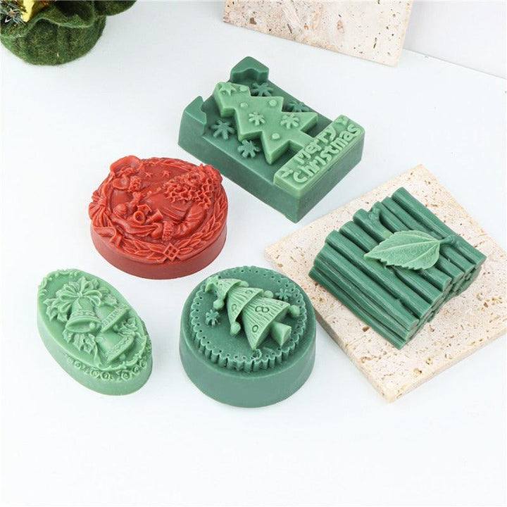 Lisslune | Elegant Candle Making Set for the Holidays: Santa Bell & Christmas Tree Molds