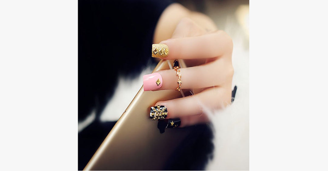 Lisslune | Acrylic Nails with Rivets